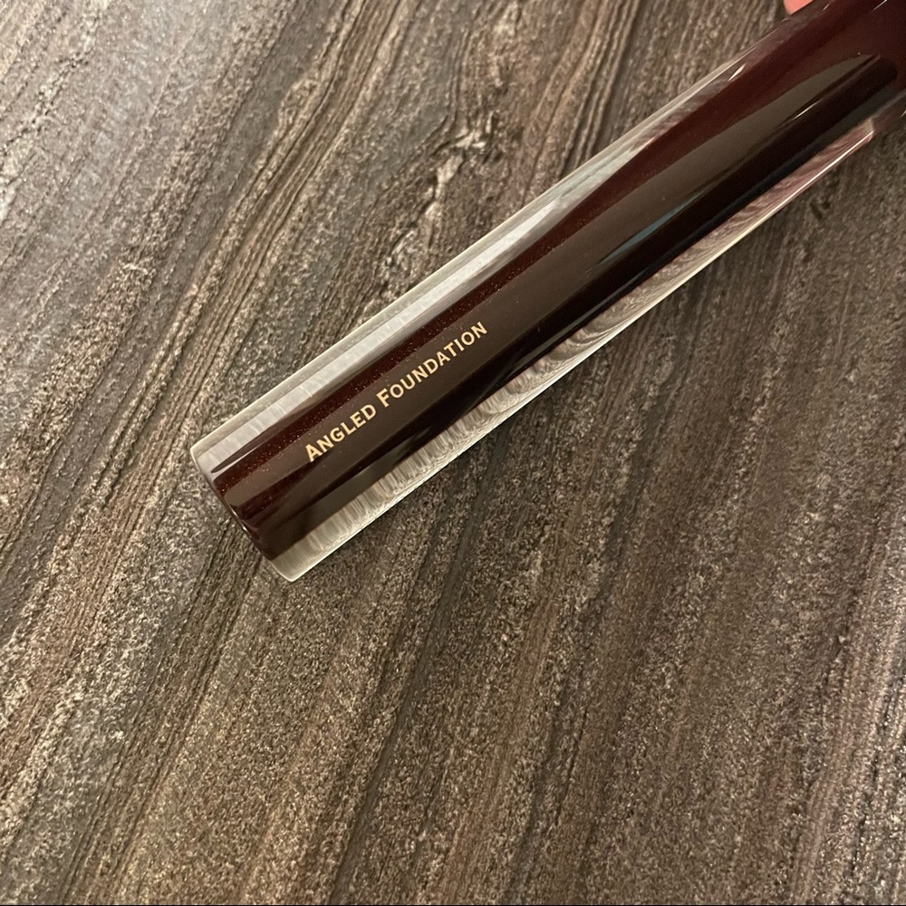 Kevyn Aucoin Angled Foundation Brush - Picture 4 of 4